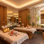 Merit Royal Gardens & Casino Hotel Trikomo